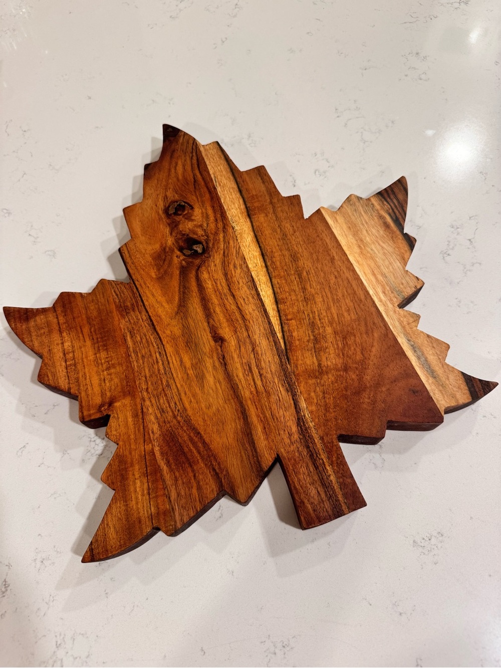 Maple Leaf Cutting Board:Fall Decor Leaf-Shaped Serving Board - Rich Warm Brown